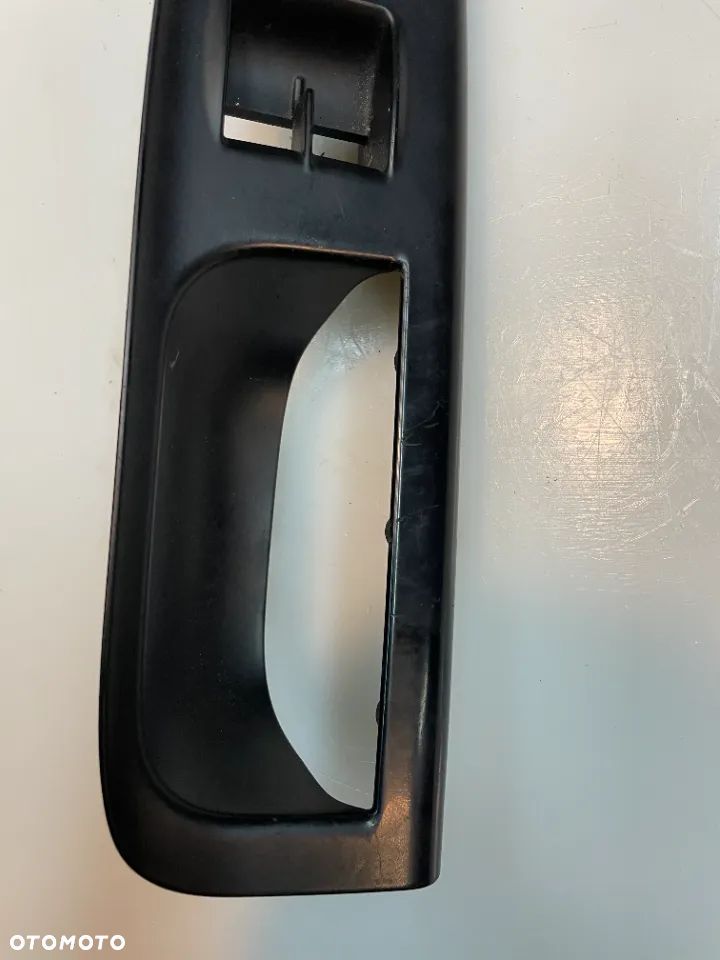 UCHWYT DRZWI LEWY PRZÓD VW PASSAT B6 3C1867171B - 2