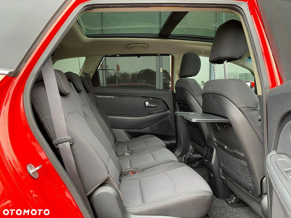 Kia Carens - 8