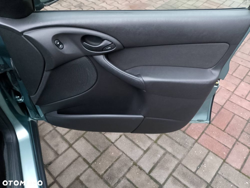 Ford Focus 1.4 Trend - 12