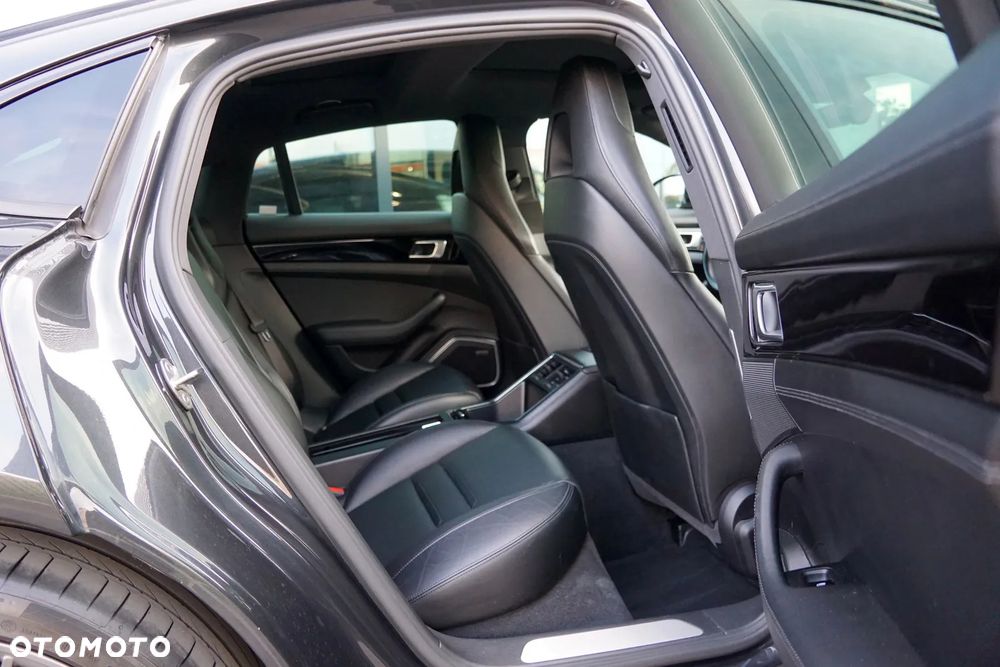 Porsche Panamera 4 - 22