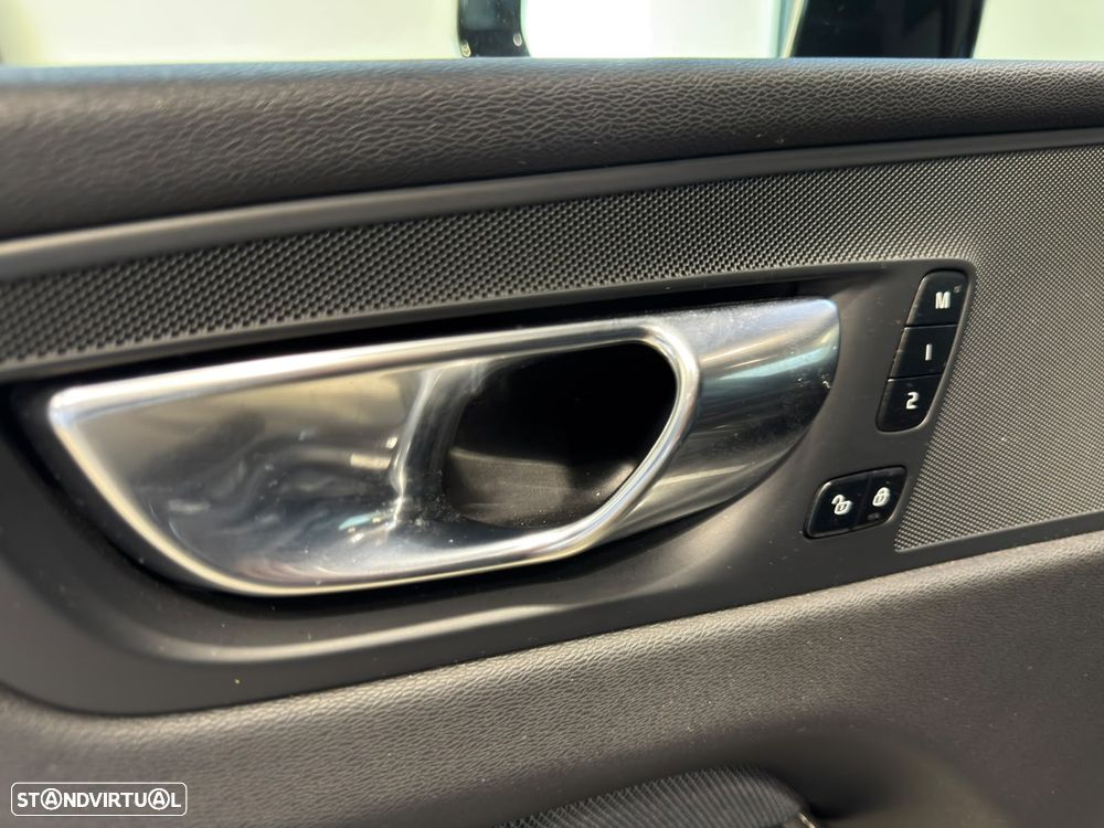 Volvo XC 60 2.0 B4 R-Design - 11