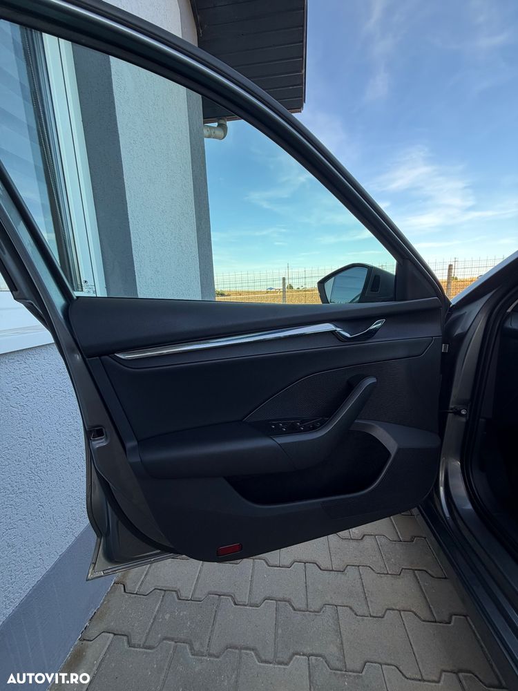 Skoda Octavia 2.0 TDI (Green tec) DSG Style - 11