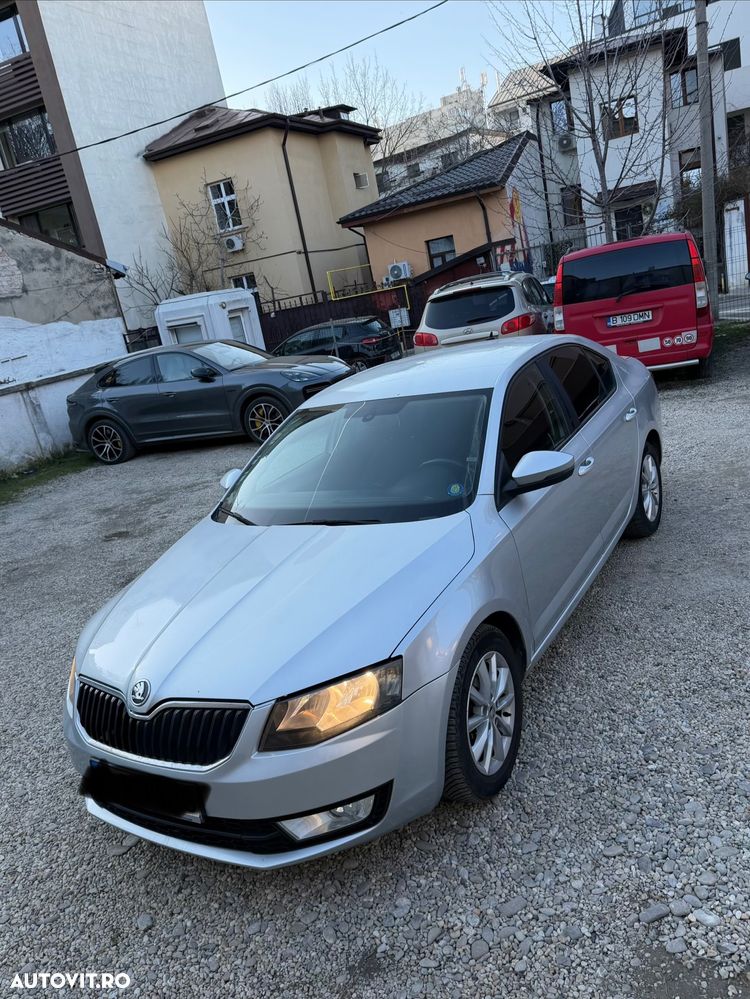 Skoda Octavia 1.6 TDI STYLE DSG - 2