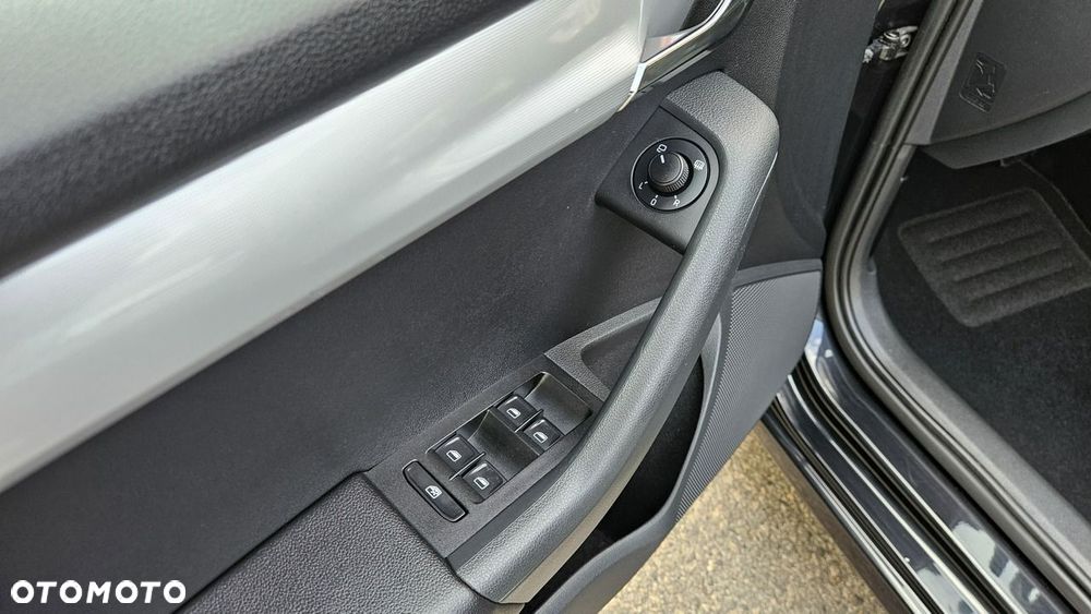 Skoda Octavia 1.6 TDI Ambiente DSG - 19
