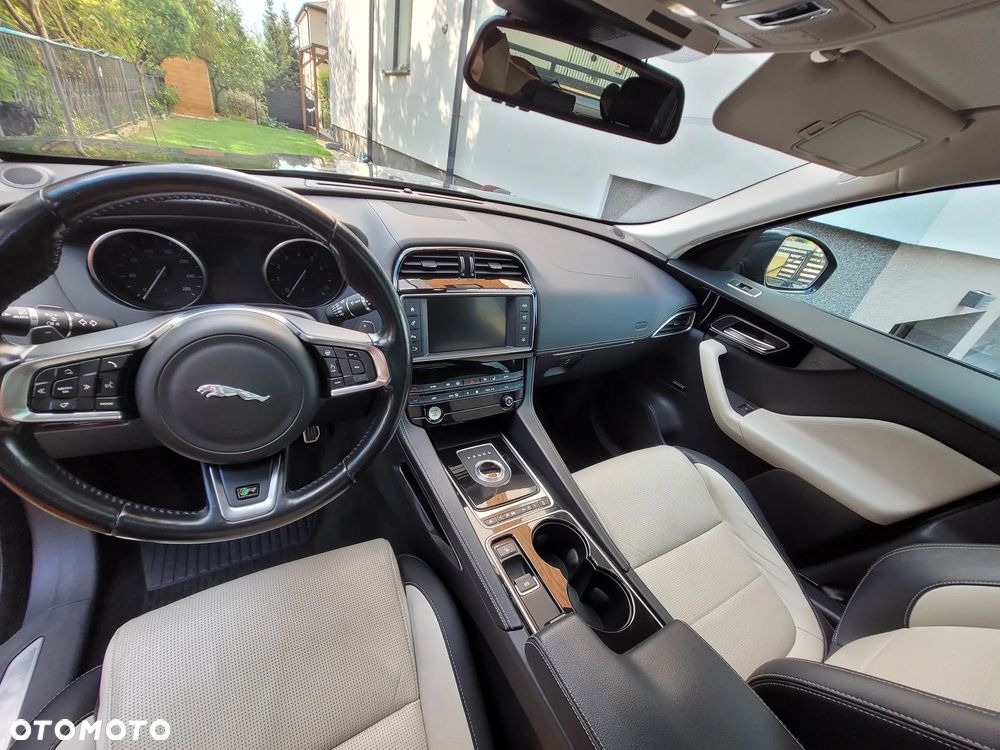 Jaguar F-Pace 3.0 V6 AWD R-Sport - 10