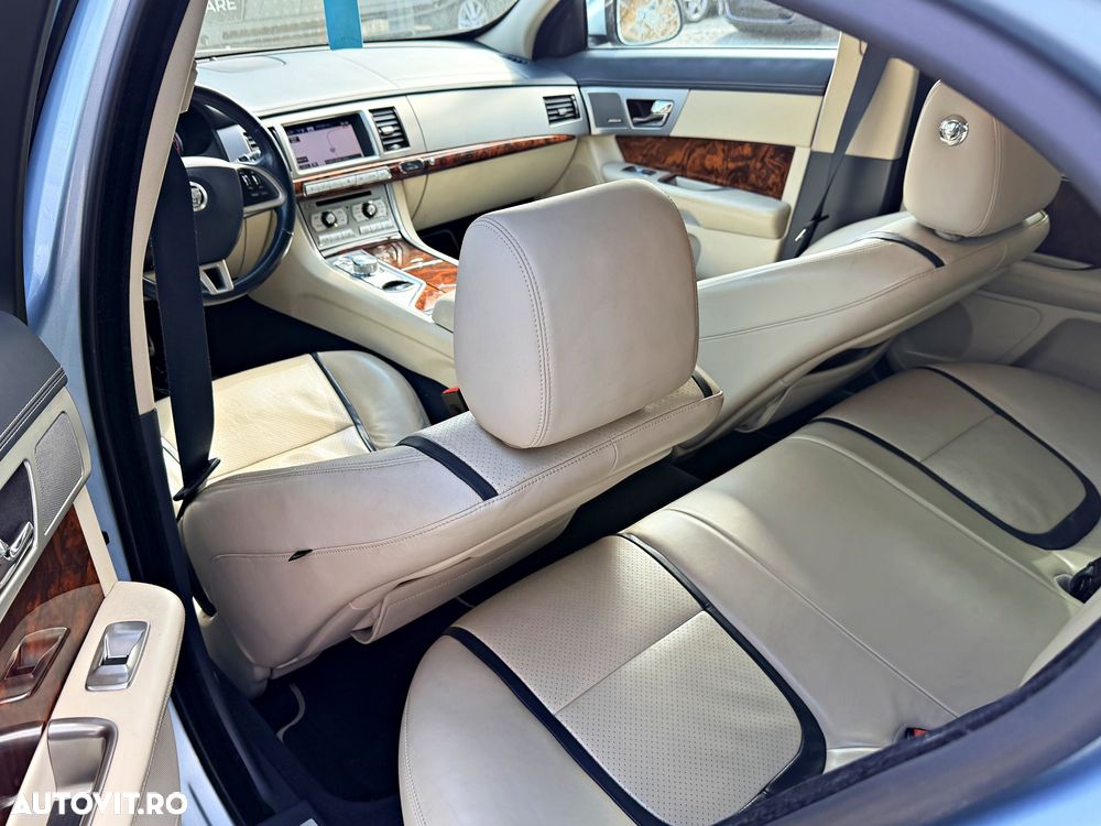 Jaguar XF 2.2D Premium Luxury - 7