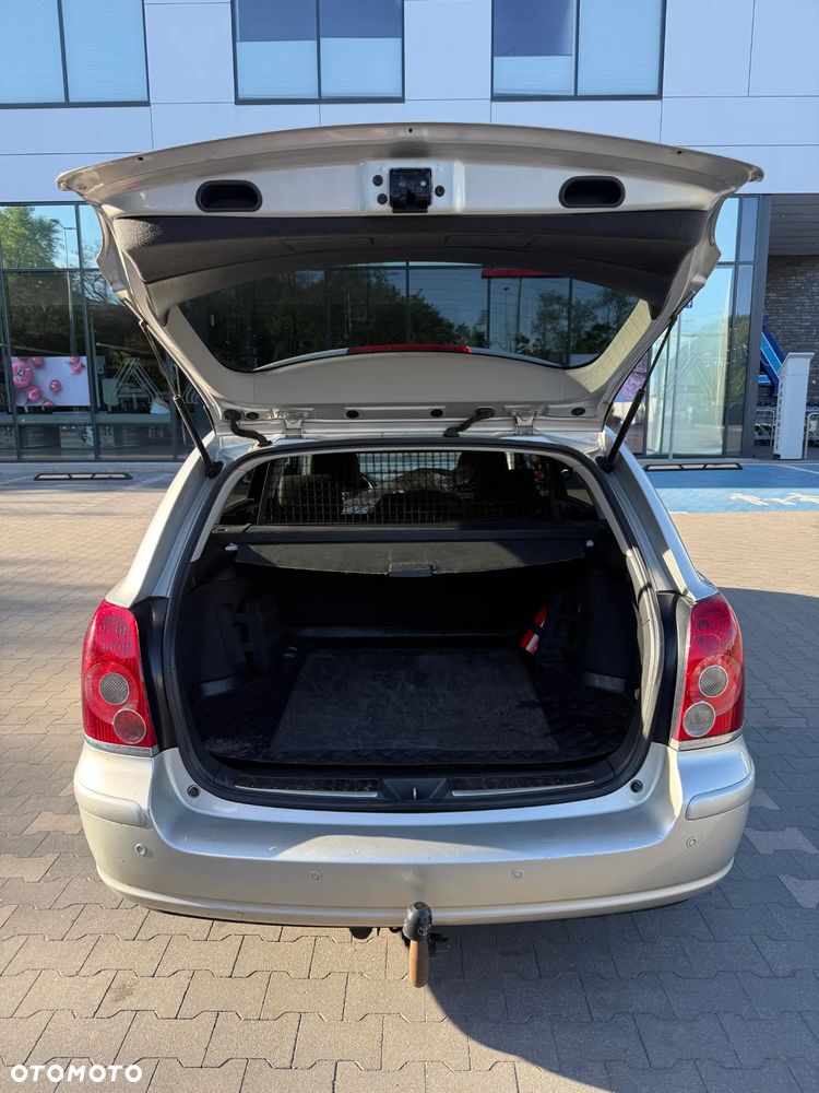 Toyota Avensis 1.8 VVT-i Automatik Sol - 22