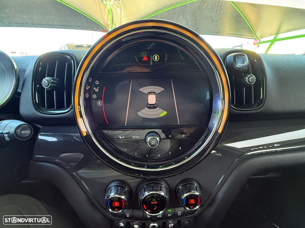 MINI Countryman Cooper D Premium Essential Auto - 36