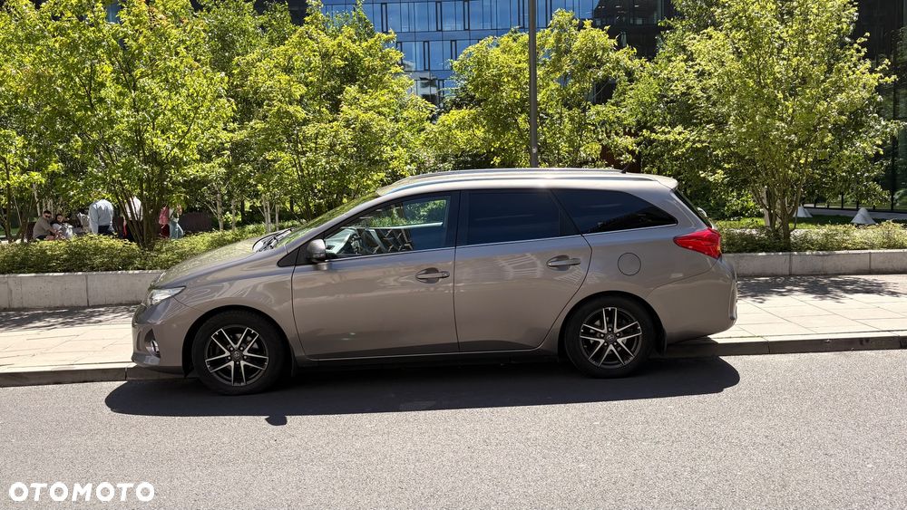 Toyota Auris 1.6 Premium Comfort - 9