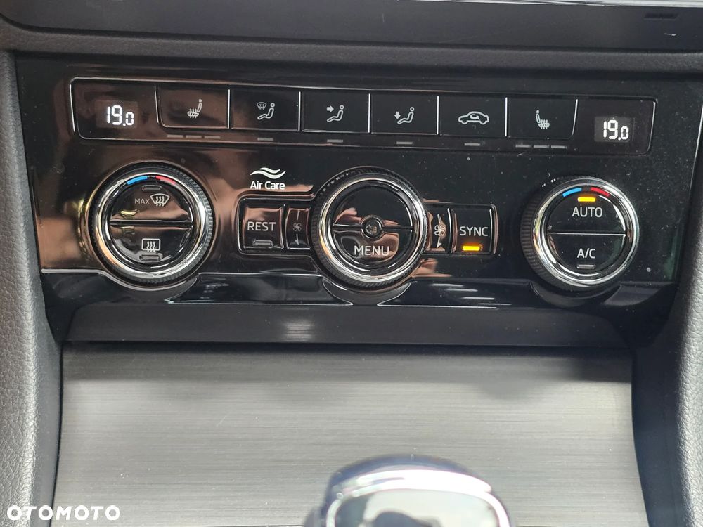 Skoda Superb 2.0 TDI Style DSG - 22
