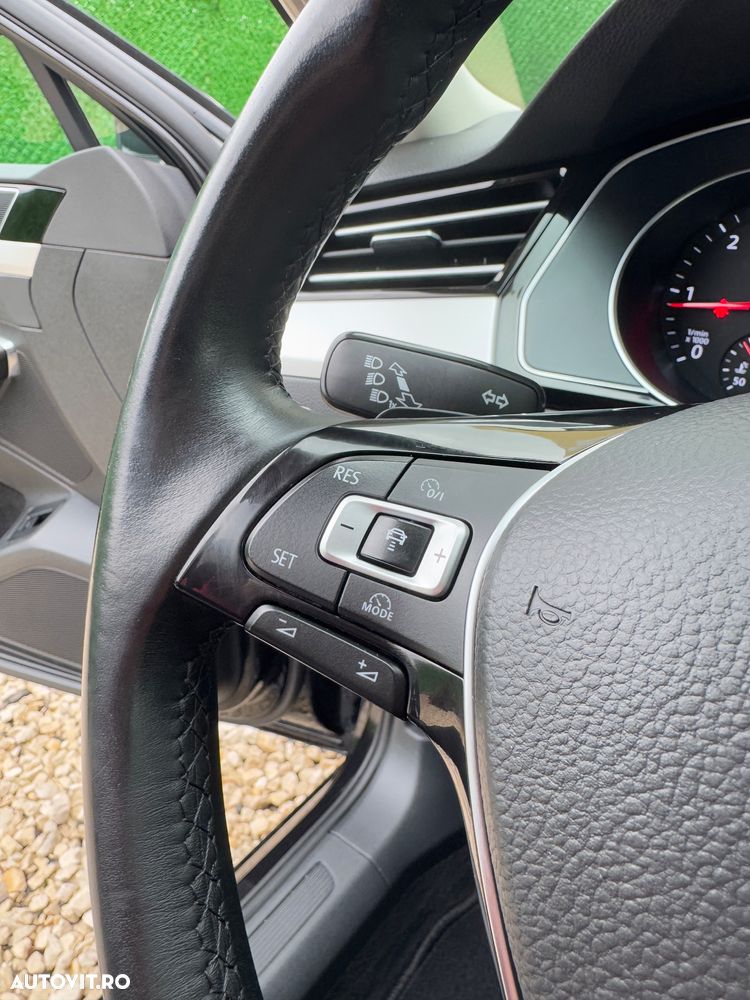 Volkswagen Passat 2.0 TDI DSG (BlueMotion Technology) Comfortline - 18