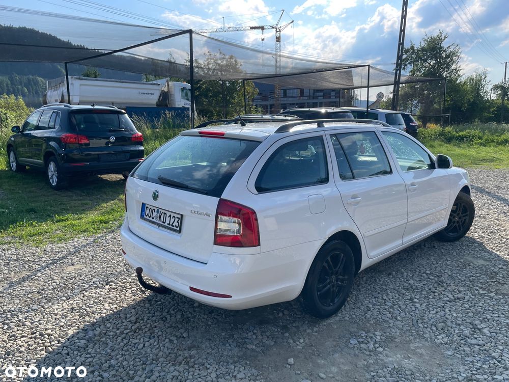 Skoda Octavia 1.6 Combi Style - 4