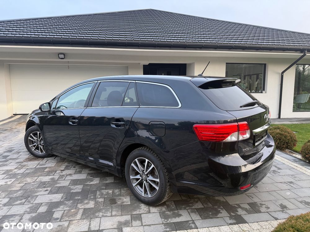 Toyota Avensis 2.0 D-4D Executive - 3