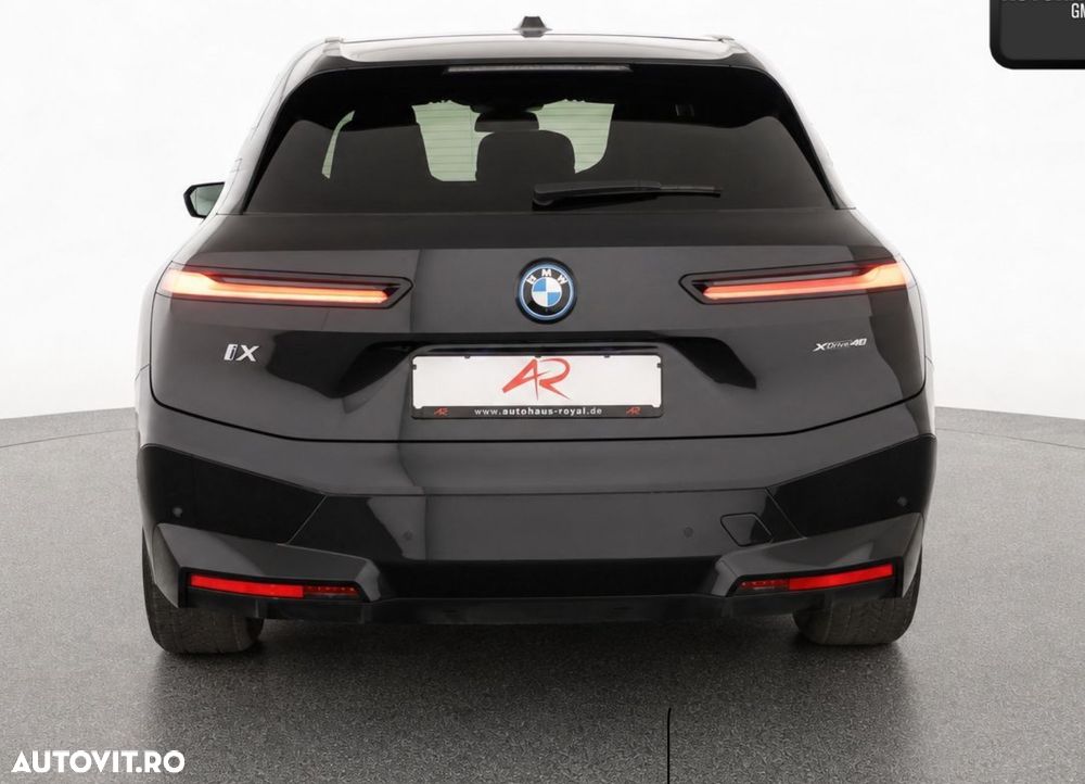 BMW iX - 4