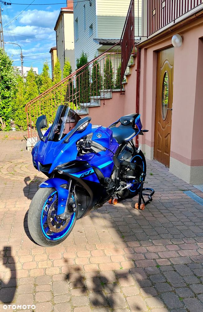 Yamaha R1 - 3