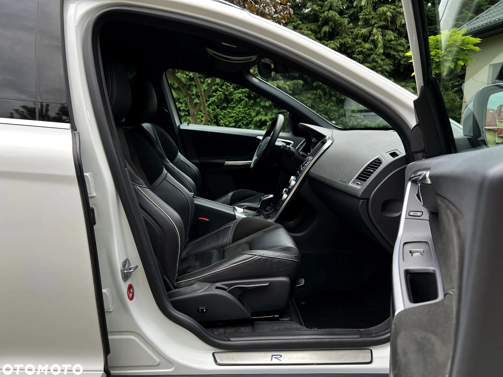 Volvo XC 60 D4 R-Design - 6