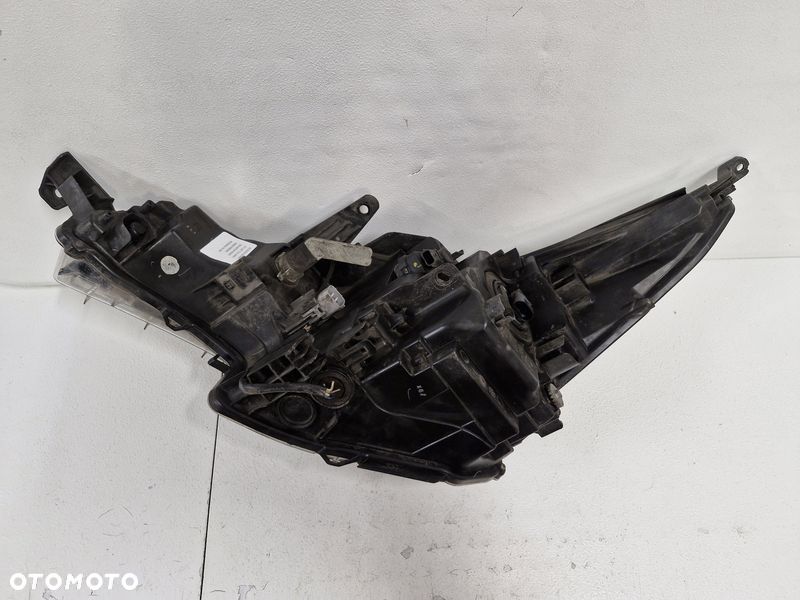 TOYOTA AVENSIS T27 LIFT T29 LAMPA REFLEKTOR PRAWY PRZÓD PRZEDNI SOCZEWKA UK - 9