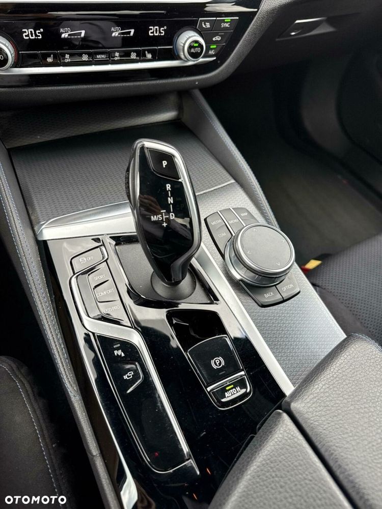 BMW Seria 5 520d M Sport - 18