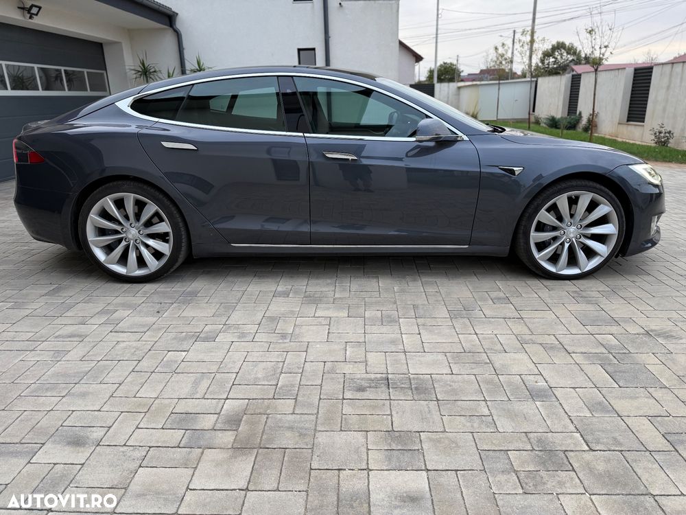 Tesla Model S - 5
