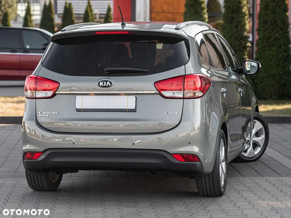 Kia Carens 1.7 CRDi M 7os - 12