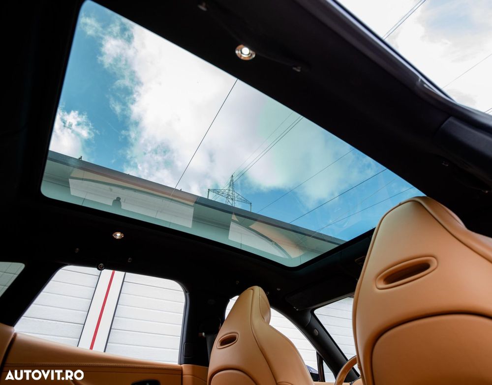 Aston Martin DBX - 17
