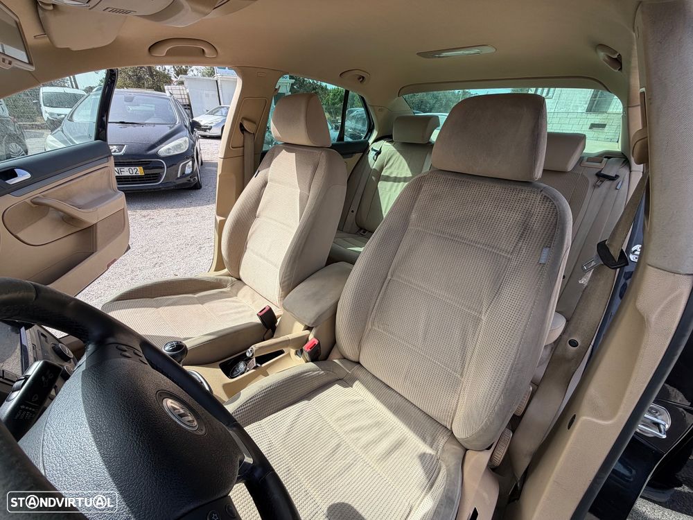 VW Jetta 1.9 TDi BlueM. Confortline - 13
