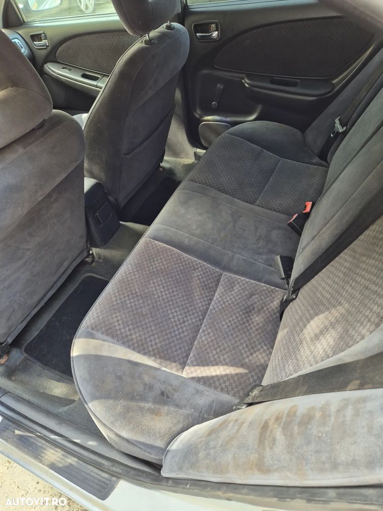 Toyota Avensis 1.6 Sdn. Linea Terra - 6
