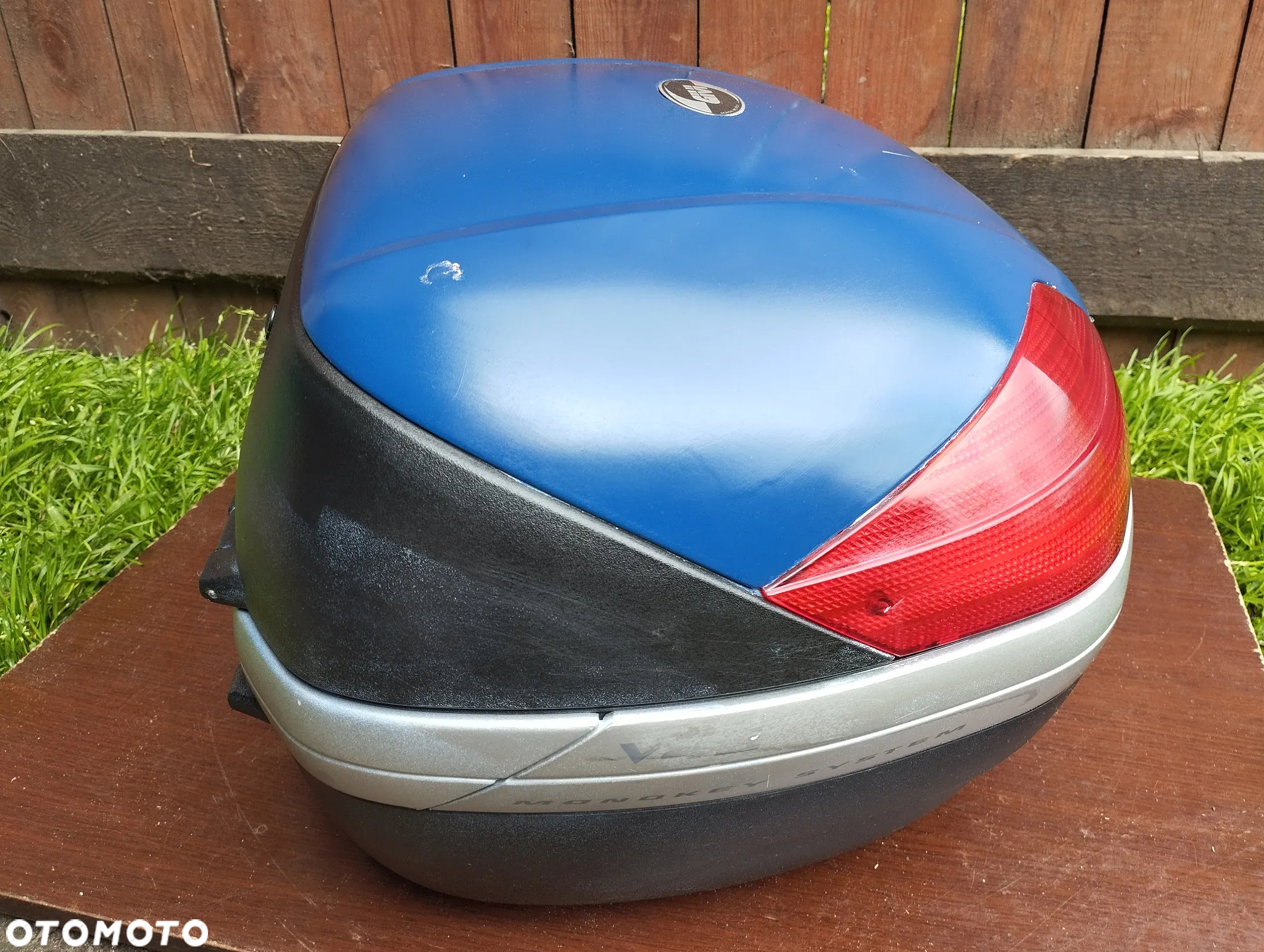 Motocyklowy Kufer Centralny Monokey GIVI V46 - 2