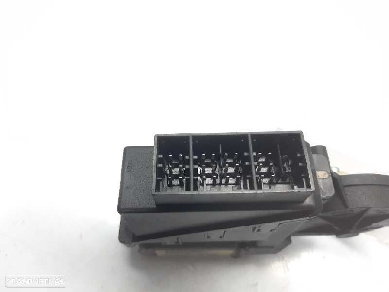 MOTOR ELEVADOR DE VIDRO FRONTAL DIREITO VOLKSWAGEN POLO 2002 -6Q2959801A - 2