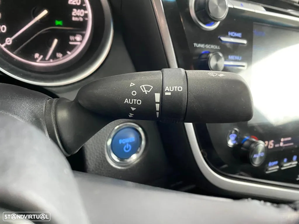 Toyota Camry 2.5 Hybrid Luxury - 39