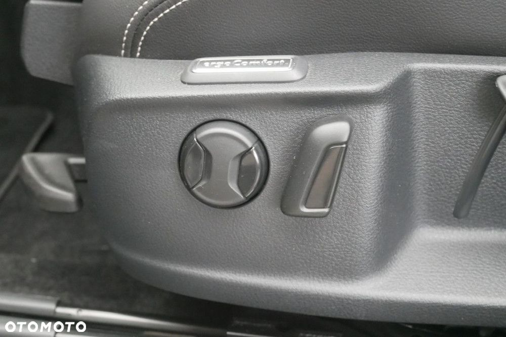 Volkswagen Passat Variant 2.0 TSI Elegance DSG - 32