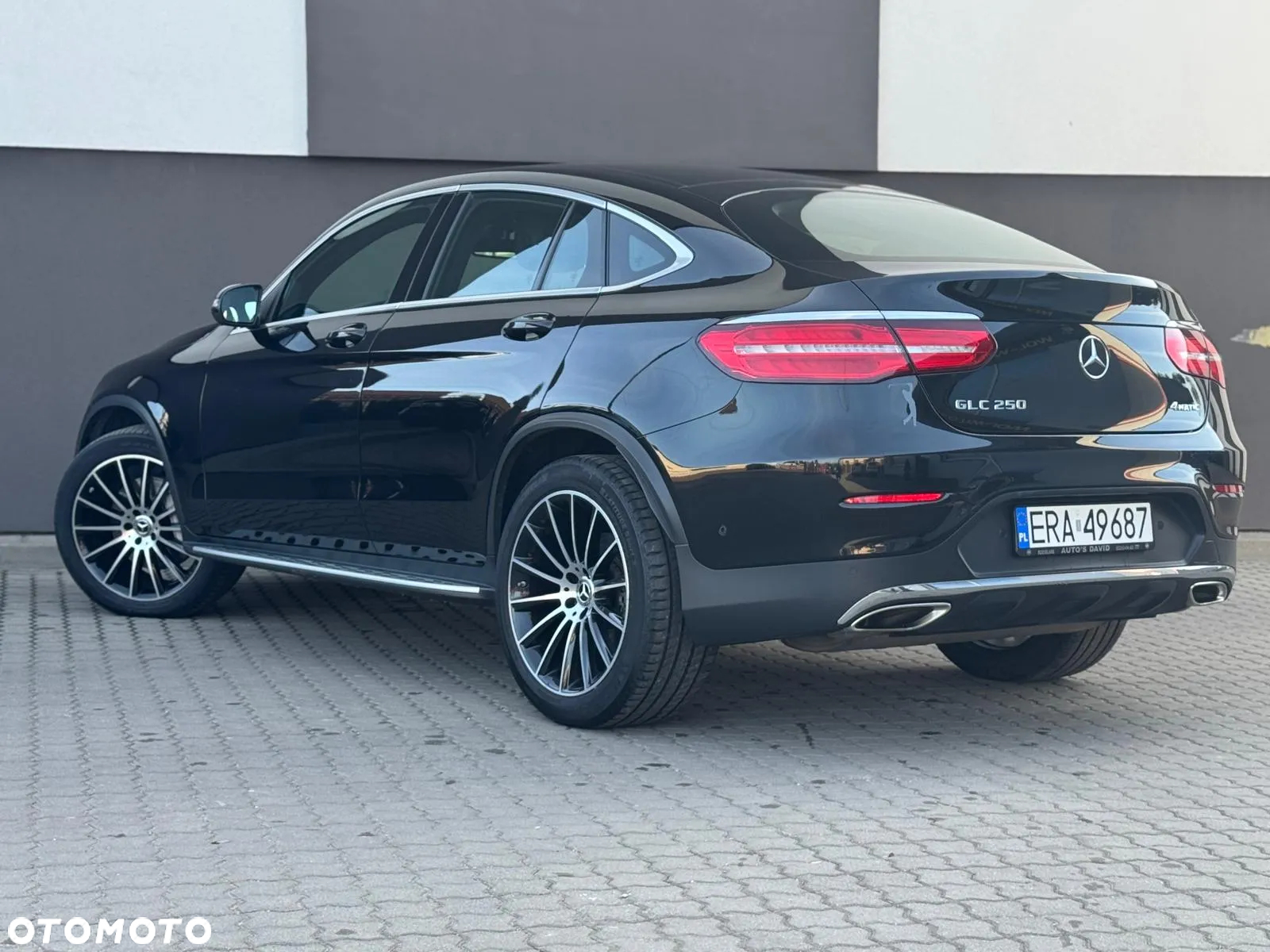 Mercedes-Benz GLC 250 Coupe 4Matic 9G-TRONIC AMG Line - 17