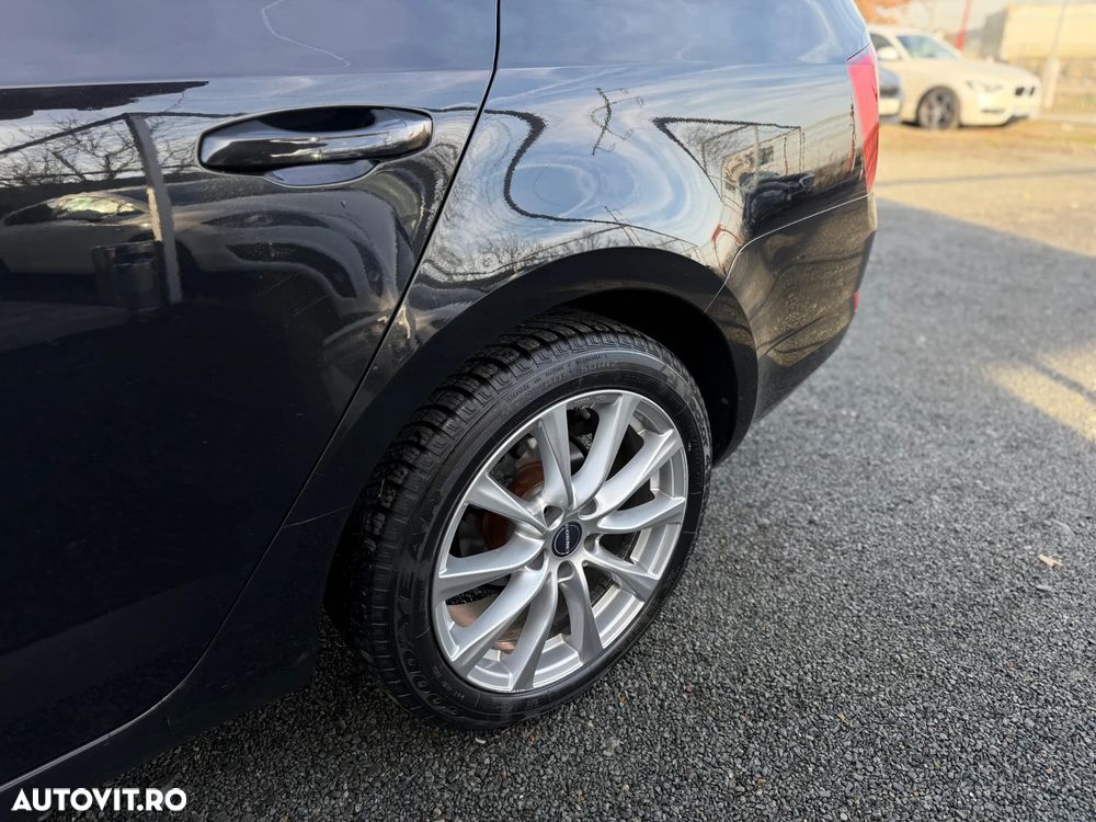 Skoda Octavia Combi 2.0 TDI DSG Premium Edition - 25