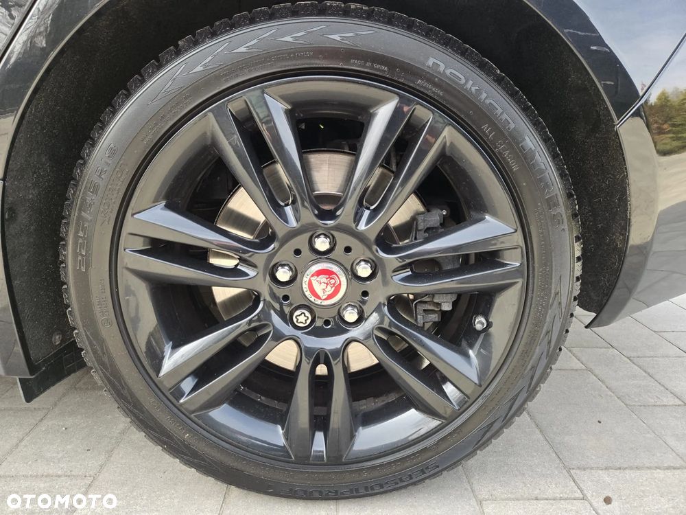 Jaguar XE P250 R-Dynamic Black - 12