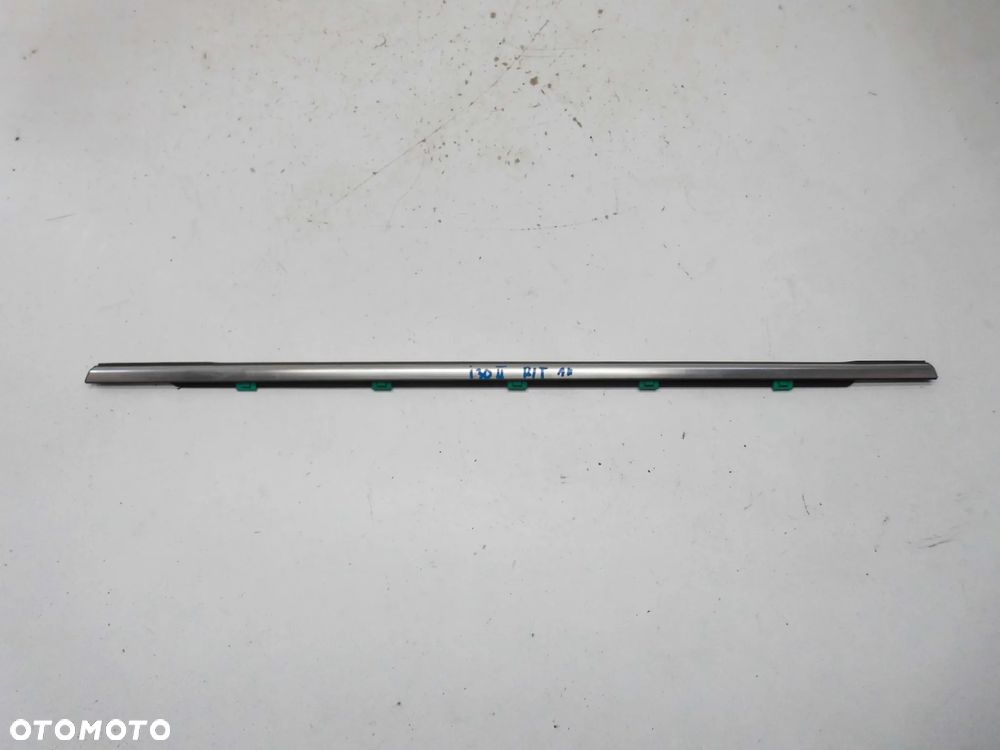 LISTWA ZGARNIAJĄCA SZYBY DRZWI HYUNDAI I30 II HATCHBACK PRAWA TYLNA CHROM - 1