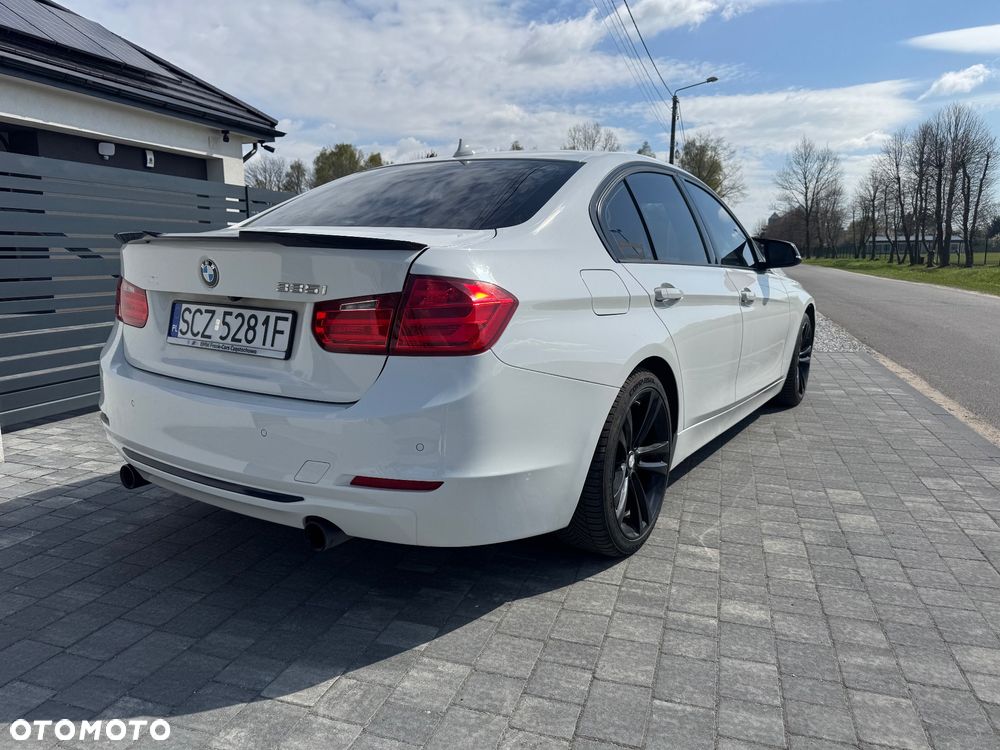 BMW Seria 3 335i xDrive Edition Sport - 3
