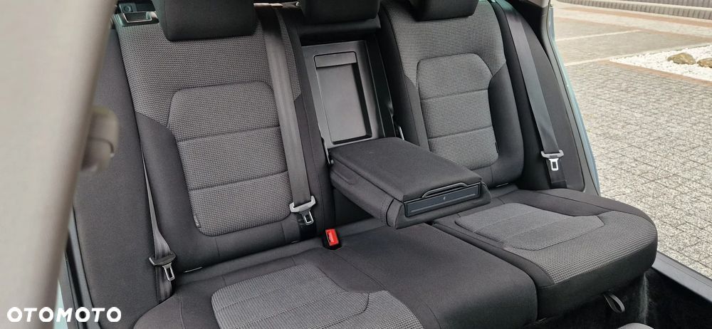 Volkswagen Passat 2.0 TDI Highline - 32