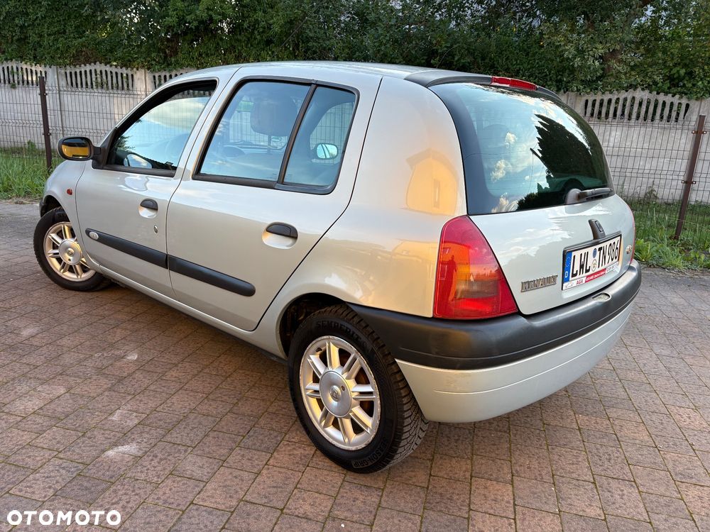 Renault Clio - 16
