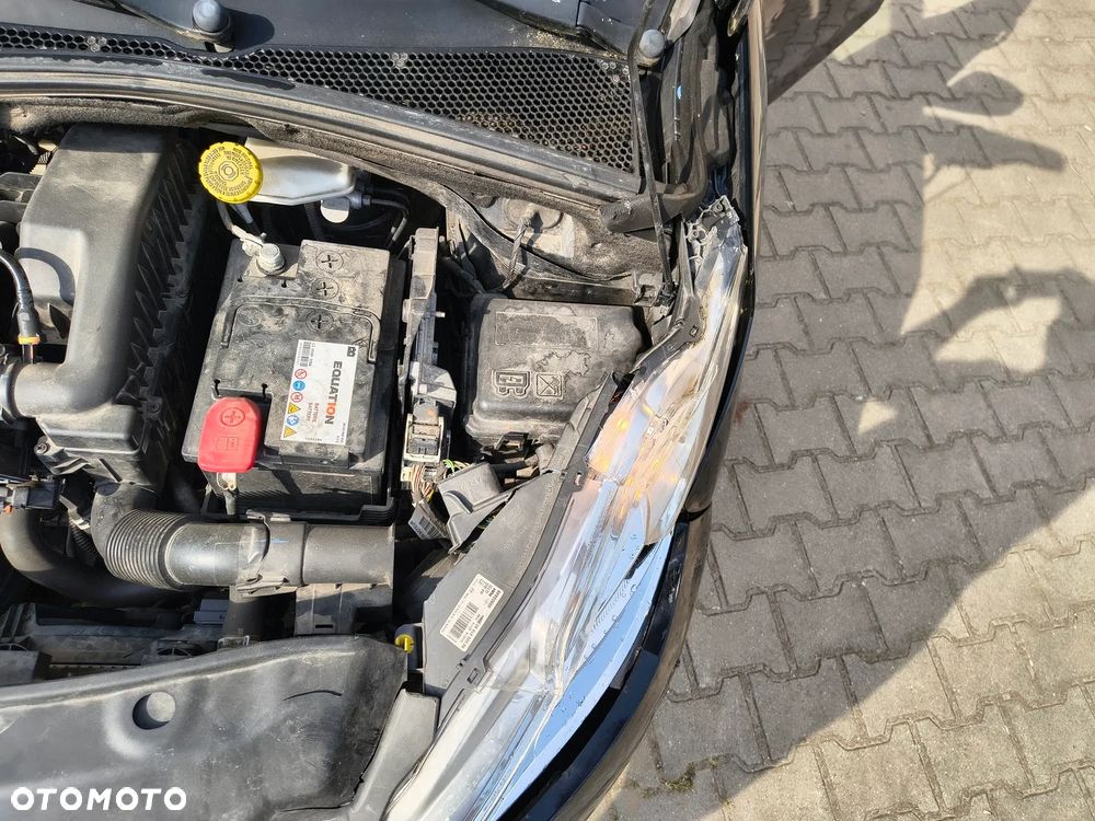 Peugeot 208 - 17
