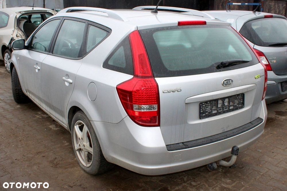Kia Ceed I Lift ED 2011 1.4i G4FA Kombi (MASKA, ZDERZAK, LAMPA, BŁOTNIK, DRZWI, SZYBA, FOTEL) - 3