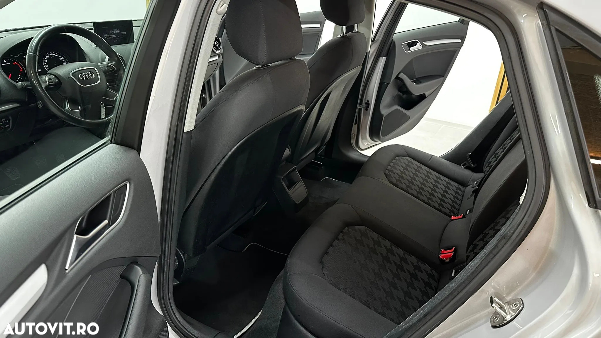 Audi A3 Sportback 1.6 TDI Attraction - 9