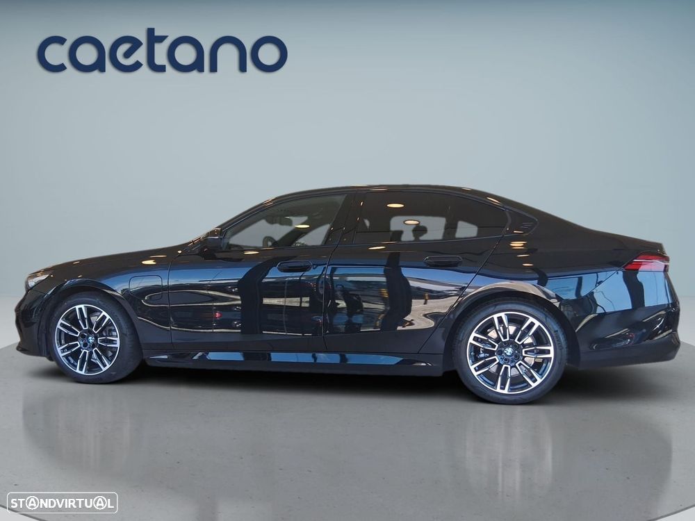 BMW 530 e Pack Desportivo M - 2