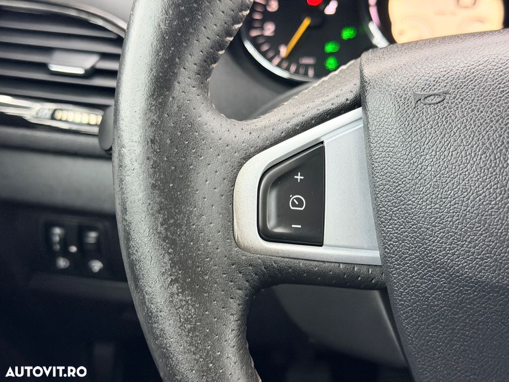 Renault Megane ENERGY dCi 110 Start & Stop Bose Edition - 26