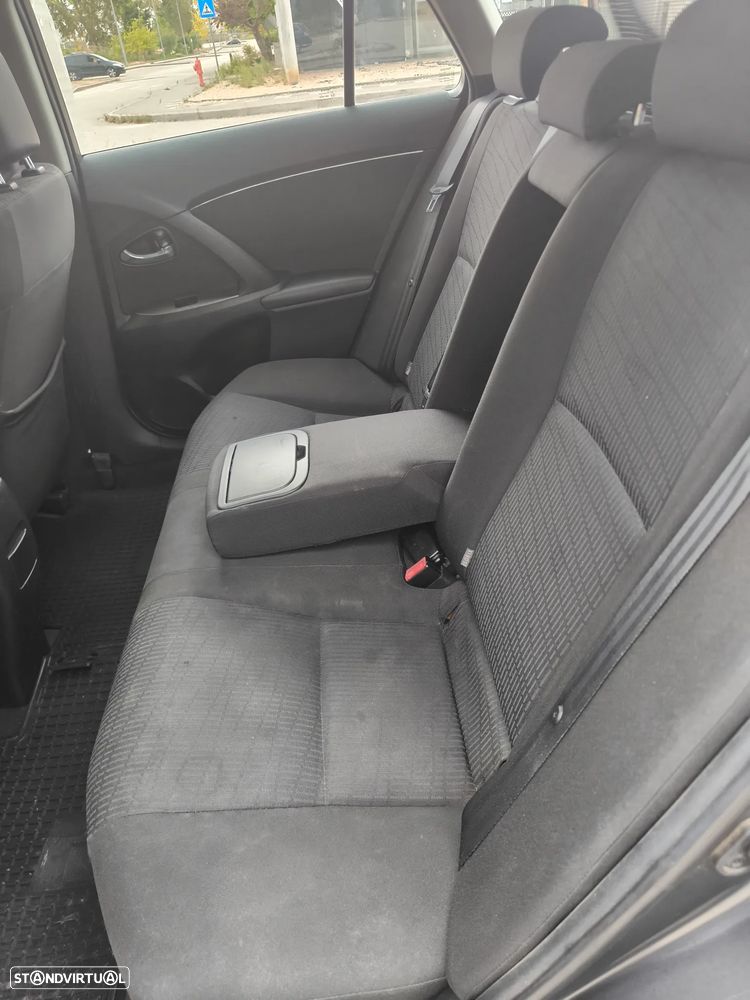 Toyota Avensis SW - 11