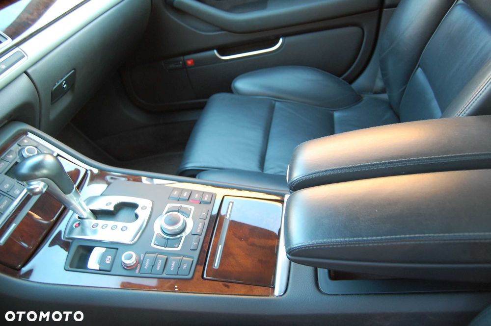 Audi A8 - 4