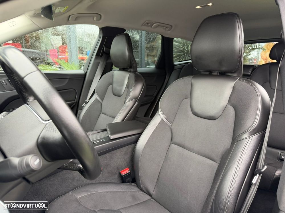 Volvo XC 60 2.0 D4 Momentum Geartronic - 13