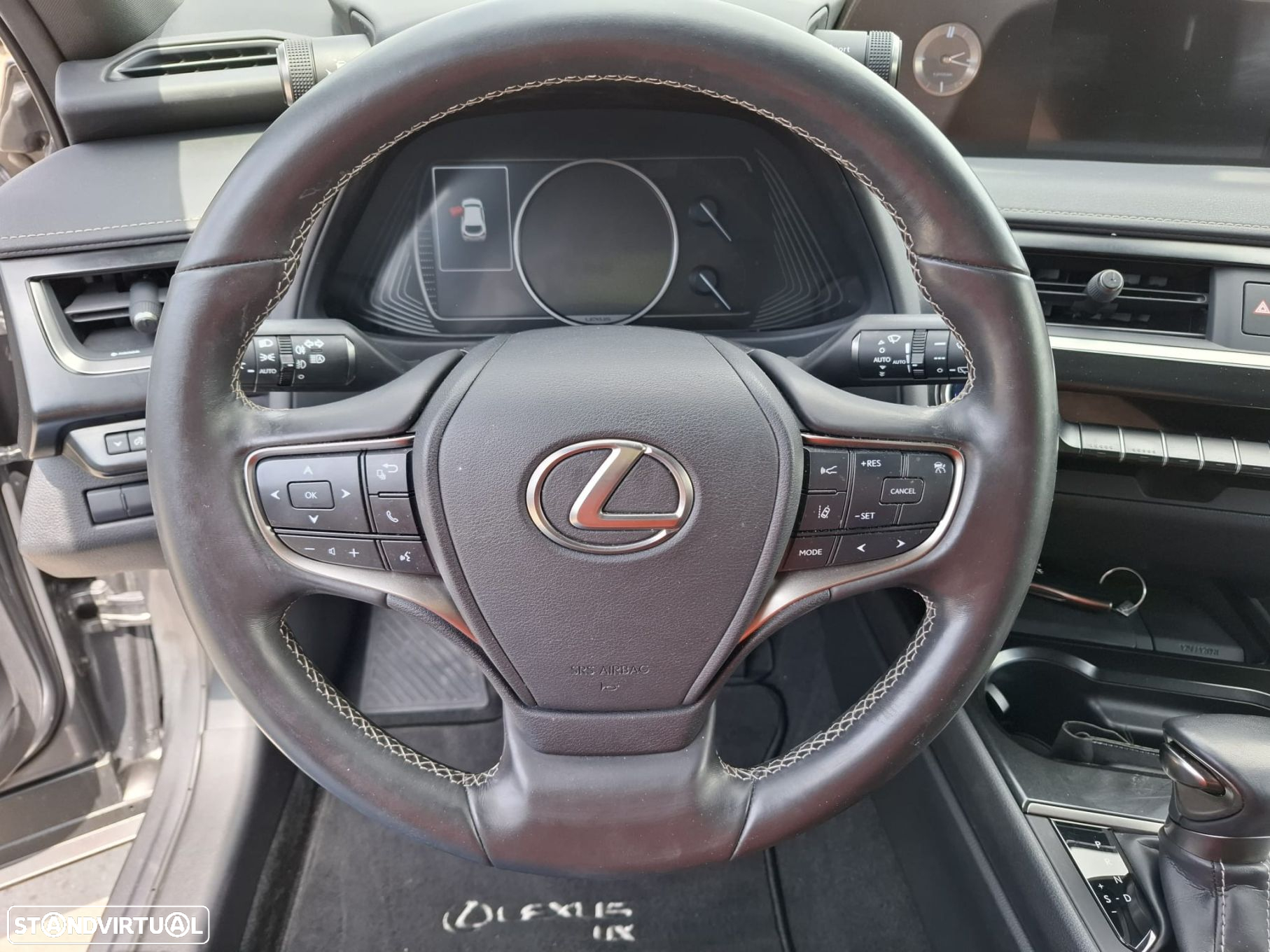 Lexus UX 250h Executive - 31