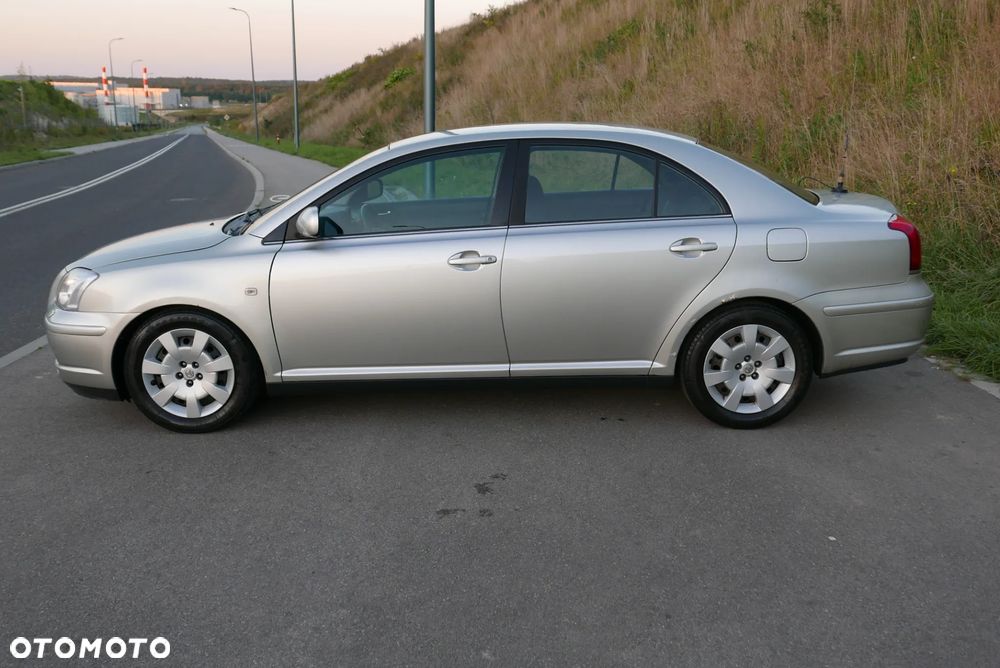 Toyota Avensis - 5