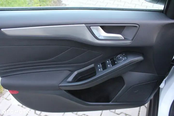 Ford Focus 1.0 EcoBoost Hybrid TITANIUM DESIGN - 14