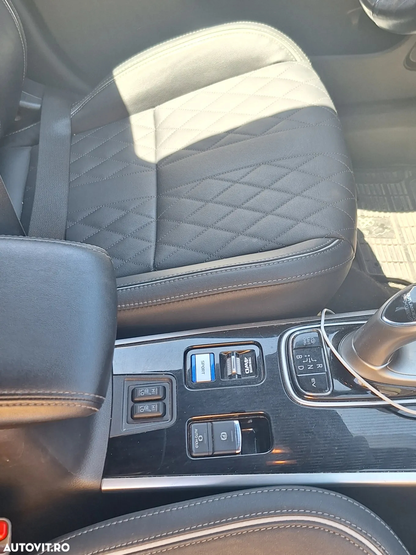 Mitsubishi Outlander 2.4 4WD Plug-In Hybrid Top - 23